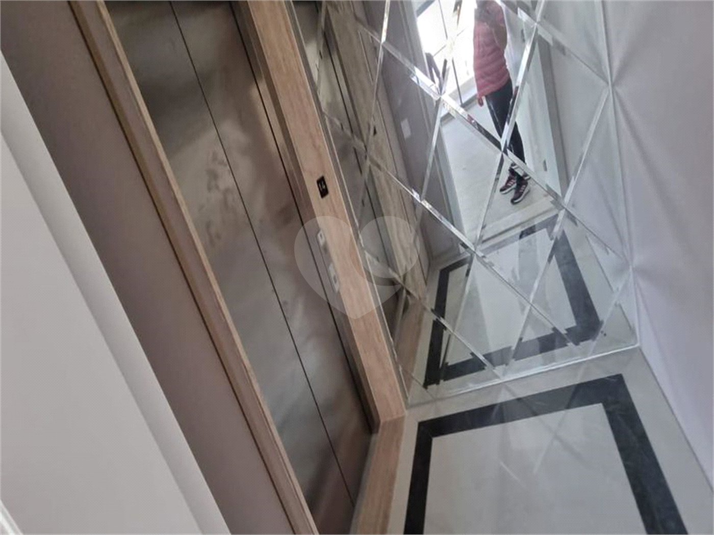 Apartamento à venda com 3 suítes em Moema, São Paulo, SP