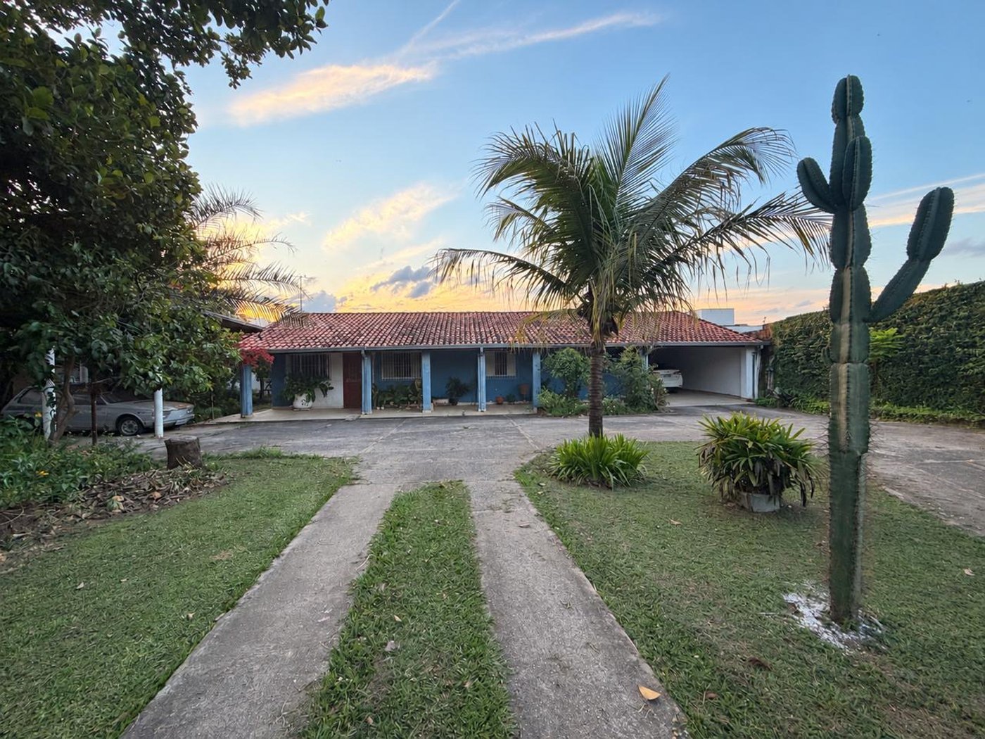 Casa Térrea à venda com 9 quartos, sendo 2 suítes, no condomínio Seranila, Monte Mor - SP