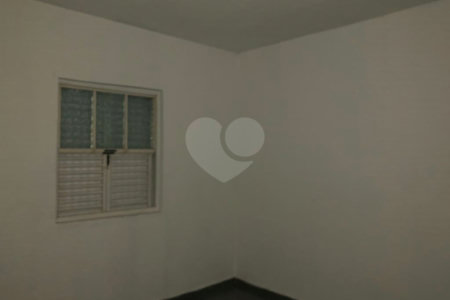 Casa à venda com 4 quartos, sendo 1 suíte,  em Jardim Rosa Maria, São Paulo, SP