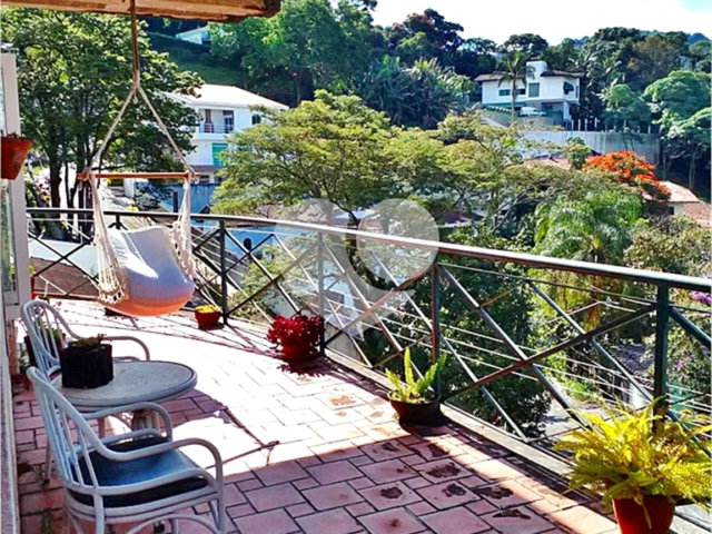 Sobrado à venda com 4 quartos, sendo 3 suítes,  em Tremembé, São Paulo, SP