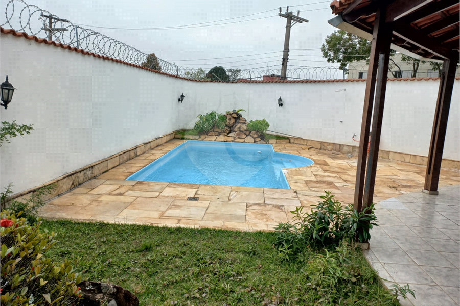 Sobrado à venda ou para alugar com 4 quartos, sendo 1 suíte,  em Barro Branco (zona Norte), São Paulo, SP