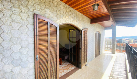 Sobrado à venda com 3 quartos, sendo 1 suíte,  em Jardim Aeroporto III, Mogi das Cruzes, SP