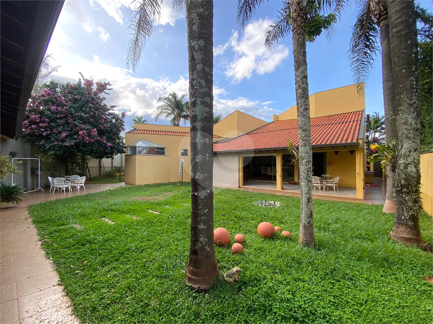 Casa térrea no Condomínio Parque Faber I