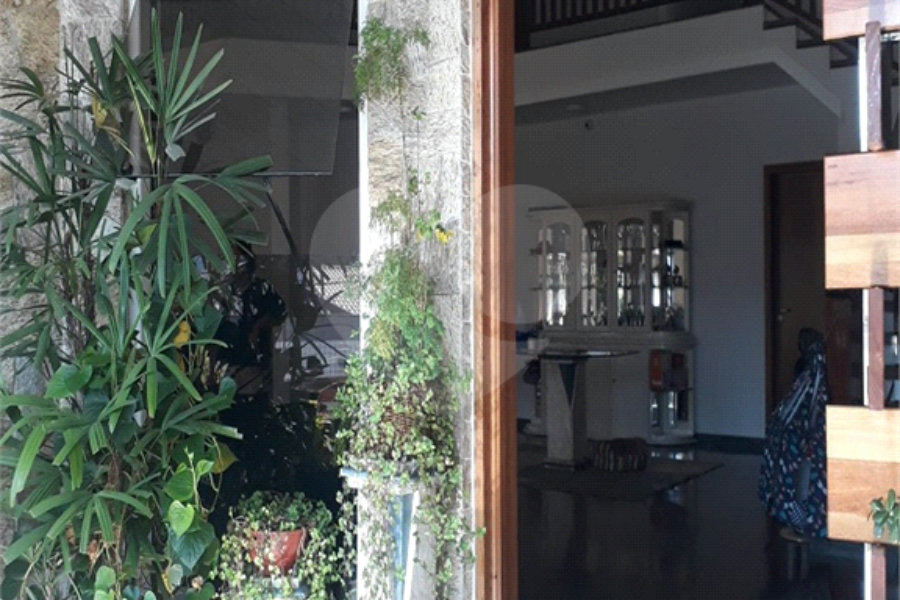 Sobrado à venda com 4 quartos, sendo 3 suítes,  em Vila Mazzei, São Paulo, SP