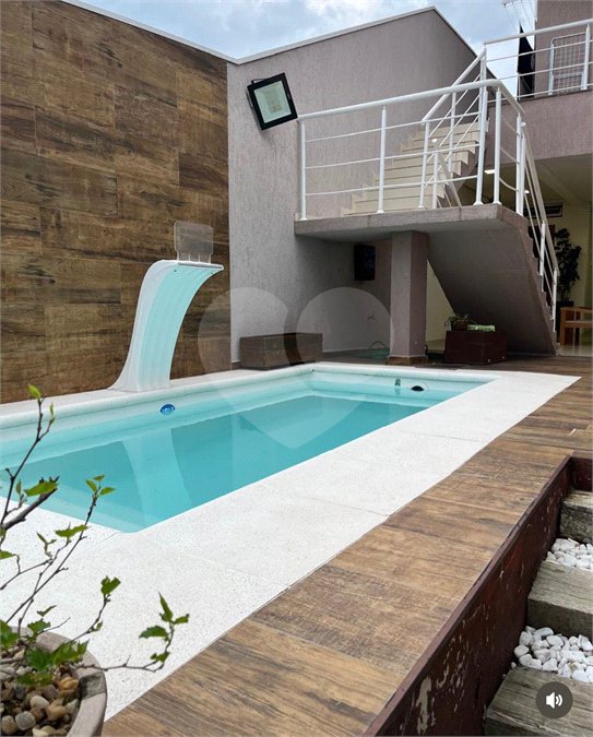 Sobrado à venda com 3 quartos, sendo 1 suíte,  em Vila Suissa, Mogi das Cruzes, SP