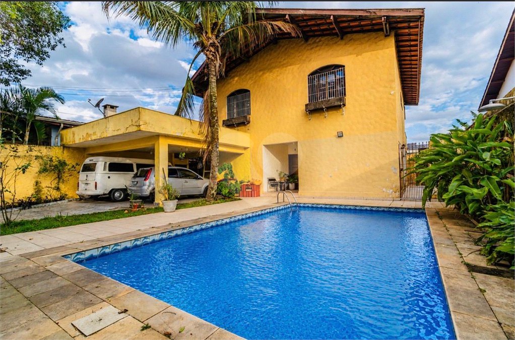Casa à venda com 3 quartos, sendo 1 suíte, em Interlagos, São Paulo, SP