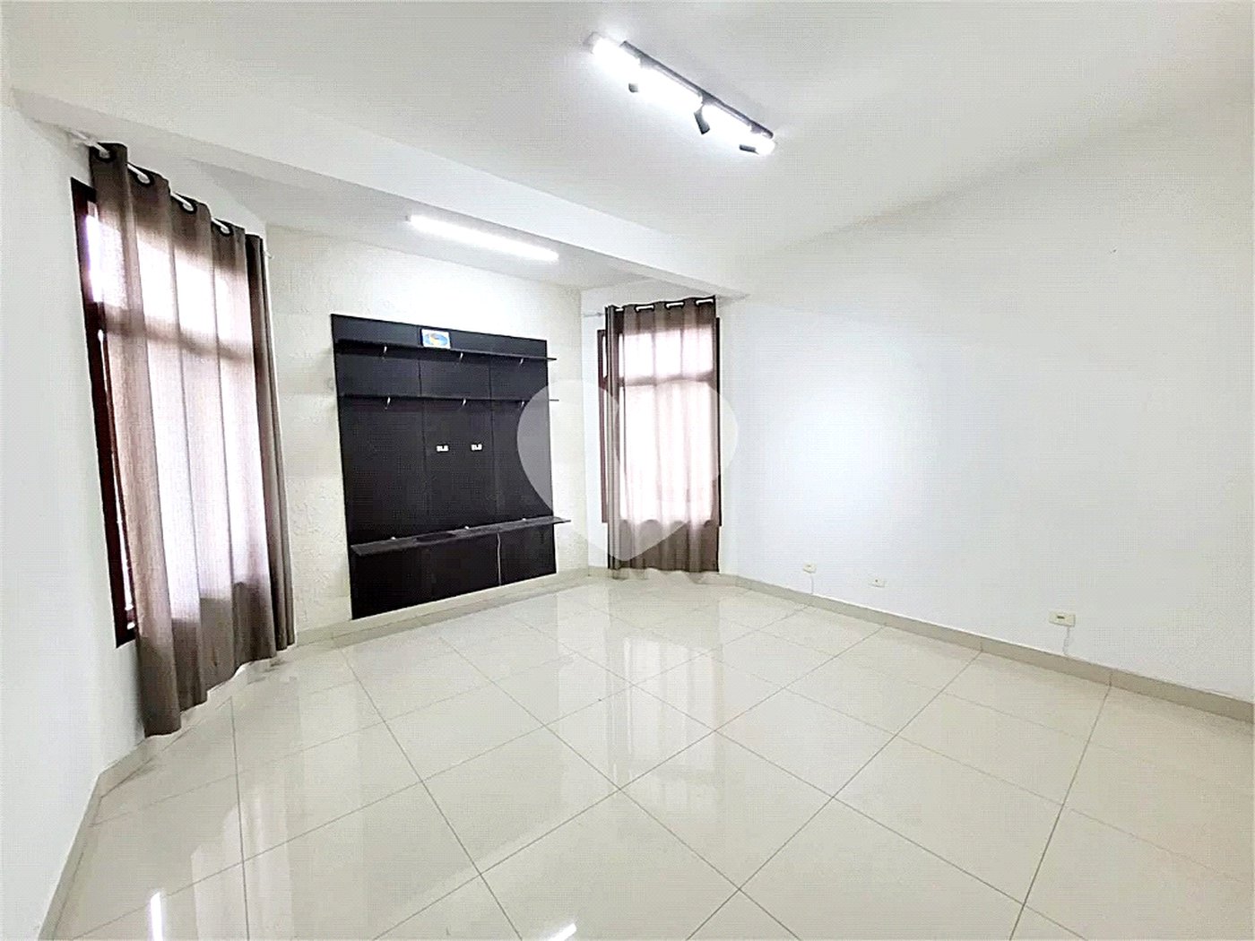Casa à venda ou para alugar com 7 quartos, sendo 5 suítes, no condomínio Sausalito, Mairiporã - SP