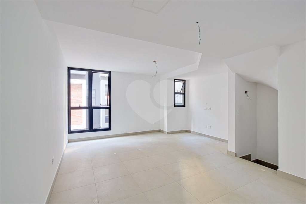 Casa à venda com 3 quartos, sendo 1 suíte, no condomínio Cube Villa, São Paulo - SP