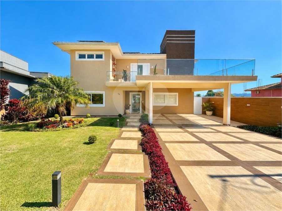 Casa à venda com 3 suítes no condomínio Golf Village, Carapicuíba - SP