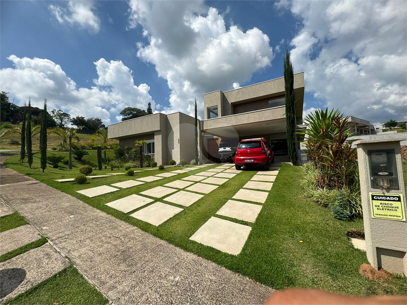 Casa à venda com 4 suítes no condomínio Itaporã, Atibaia - SP