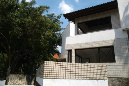 Sobrado à venda com 4 quartos, sendo 3 suítes, em Morumbi, São Paulo, SP
