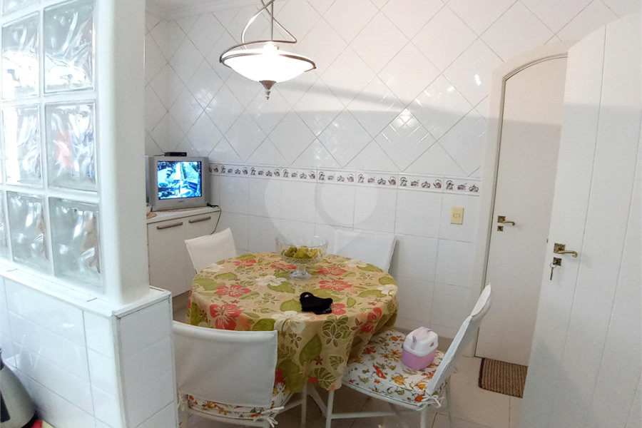 Sobrado à venda com 5 quartos, sendo 3 suítes,  em Jardim São Bento, São Paulo, SP