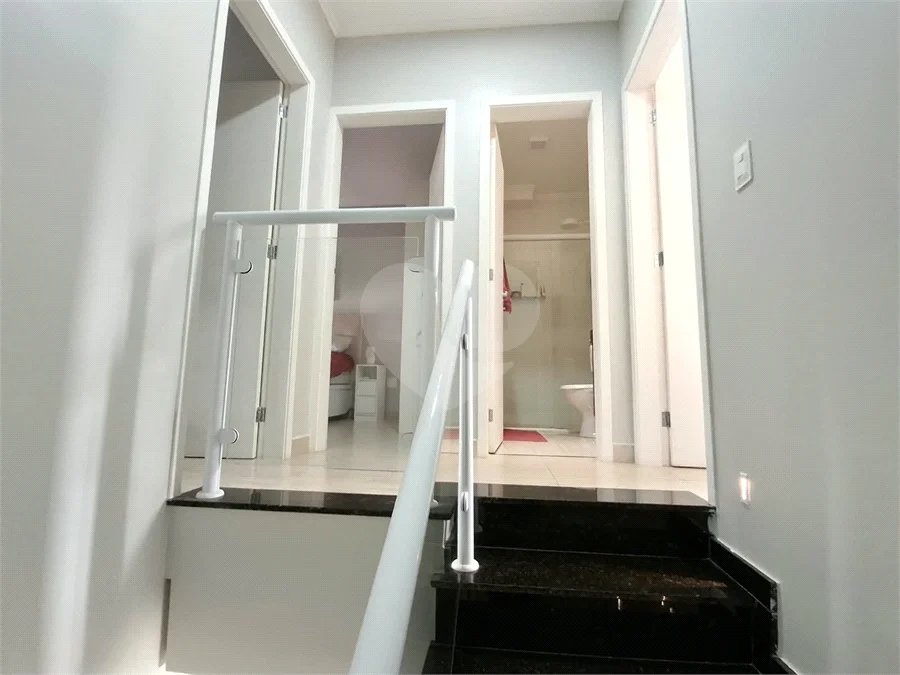 Casa à venda com 3 quartos, sendo 1 suíte, no condomínio Vila Arnoni, São Paulo - SP
