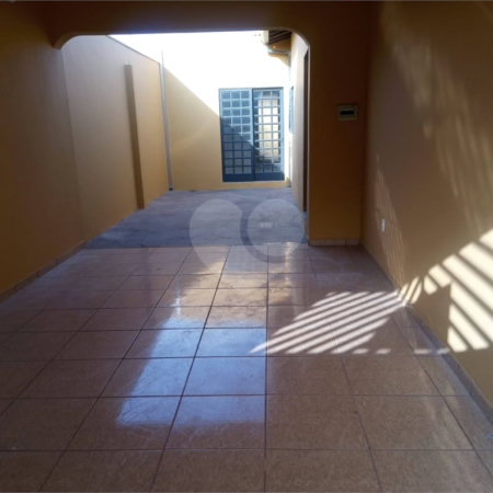 Casa térrea com salão comercial para venda no Maria Stella Fagá.