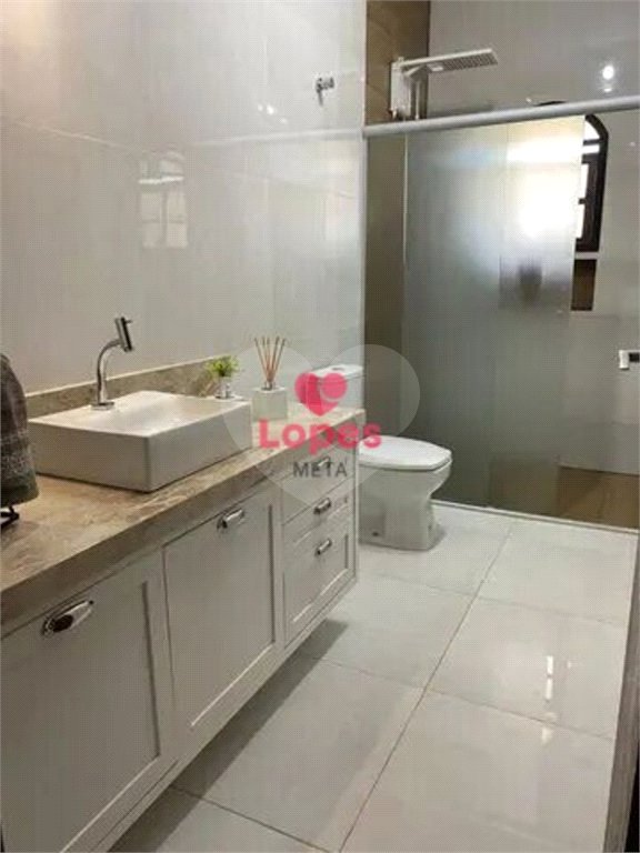 Casa Sobrado COM 250M², 2 DORMITORIOS, 2 SUITES, 6 VAGAS - JARDIM DAS INDUSTRIAS - SÃO JOSÉ DOS CAMP