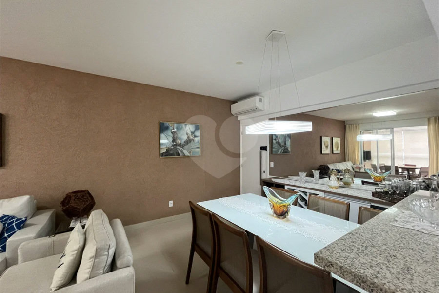 Apartamento à venda com 3 quartos, sendo 1 suíte, em Riviera de São Lourenço, Bertioga, SP