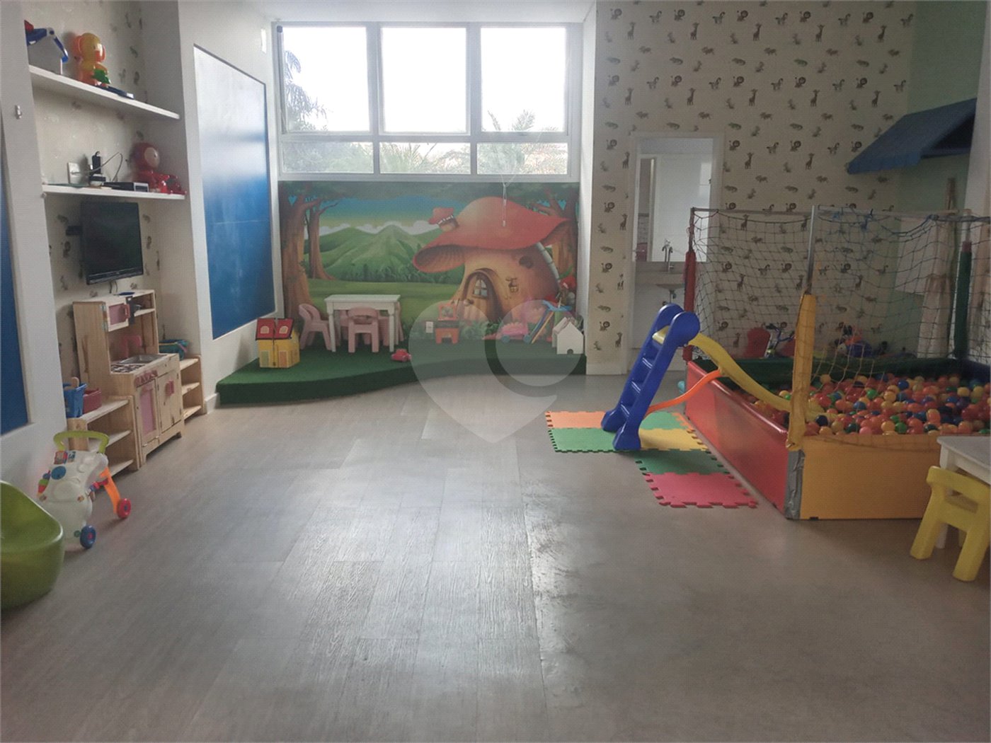 Apartamento 3 dormitórios, região do Campo Belo. Condomínio com laser completo.