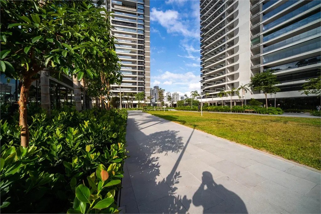 Apartamento à venda com 3 suítes em Jardim Morumbi, São Paulo, SP