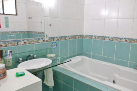 Casa à venda com 4 quartos, sendo 2 suítes, em Jardim Leonor, São Paulo, SP