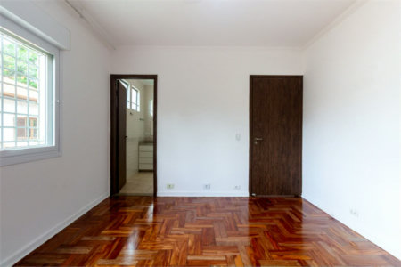 Sobrado à venda com 4 quartos, sendo 2 suítes,  em Alto de Pinheiros, São Paulo, SP