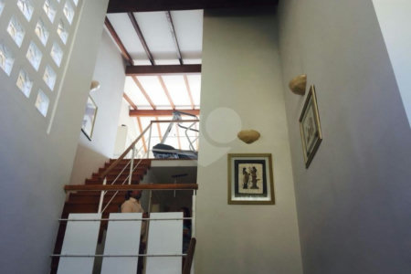 Casa à venda com 5 quartos, sendo 4 suítes, no condomínio Jardim Vitória Régia, São Paulo - SP