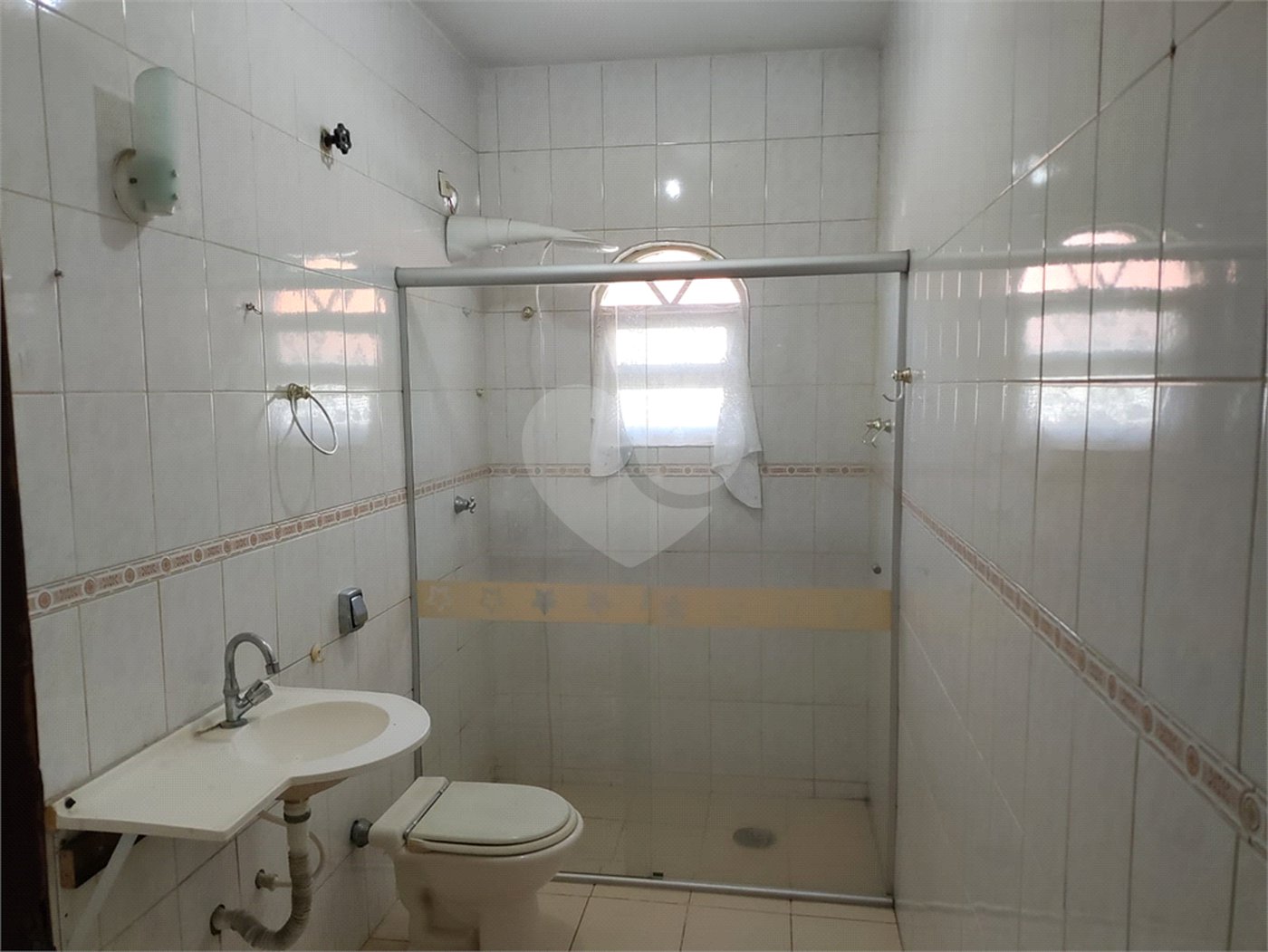 Sobrado à venda com 3 quartos, sendo 1 suíte, em Tremembé, São Paulo, SP