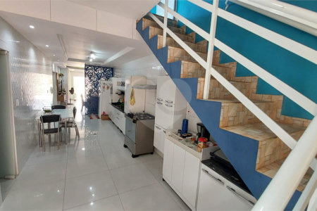 Casa à venda com 4 quartos, sendo 2 suítes, no condomínio Vivendas do Mendanha, Rio de Janeiro - RJ