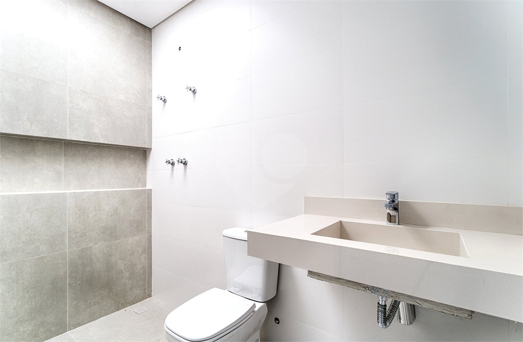 Casa à venda com 4 suítes no condomínio Edifício Jade, São Paulo - SP