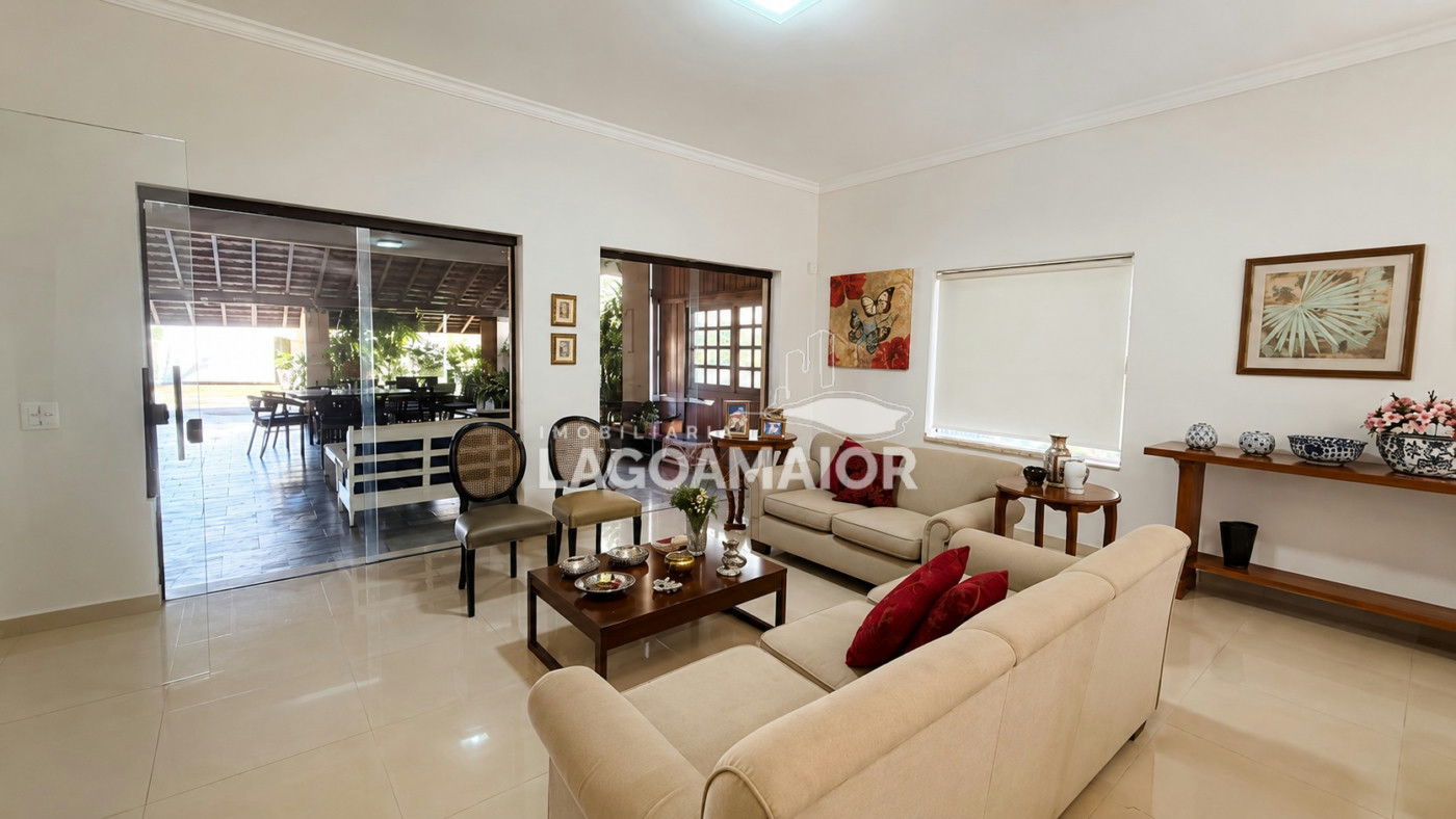 Casa à venda com 6 quartos, sendo 3 suítes,  em Santos Dumont, Três Lagoas, MS