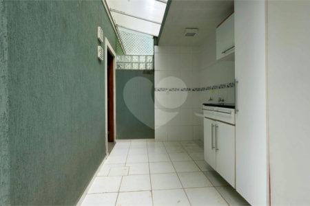 Casa à venda com 2 quartos no condomínio Portal dos Gamez, Atibaia - SP