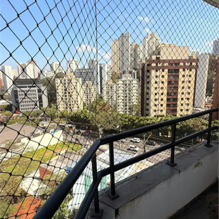 Apartamento à venda com 3 quartos, sendo 1 suíte, em Vila Andrade, São Paulo, SP