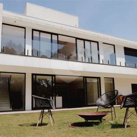 Casa à venda com 3 quartos, sendo 2 suítes, no condomínio Morada do Sol, Mairiporã - SP