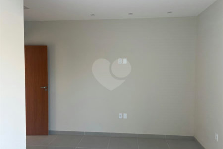 Casa à venda com 3 quartos, sendo 2 suítes, em Taperapuan, Porto Seguro, BA