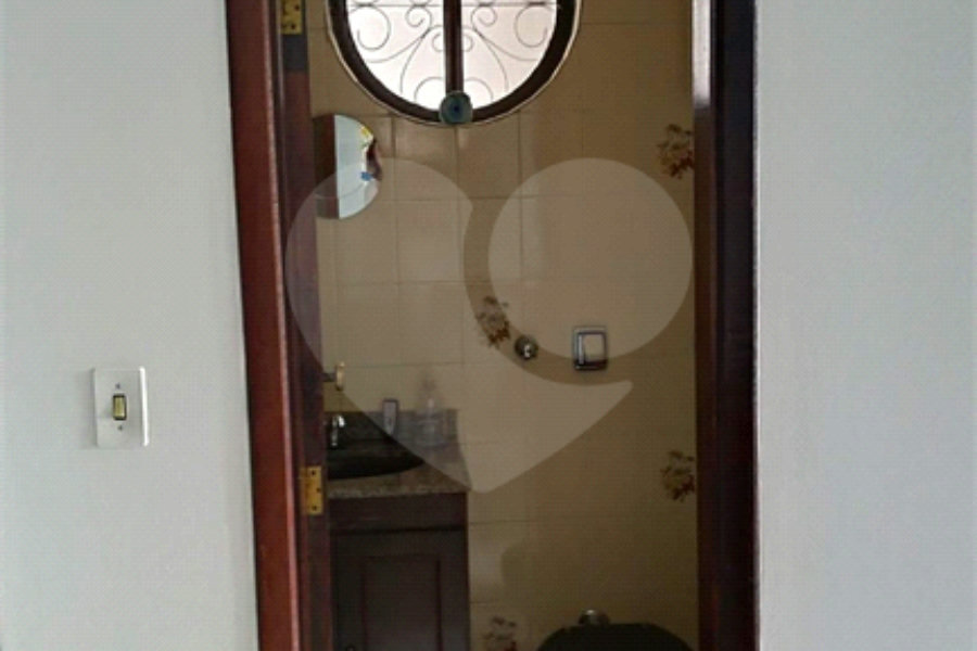 Sobrado à venda com 3 quartos, sendo 1 suíte, em Parque São Domingos, São Paulo, SP