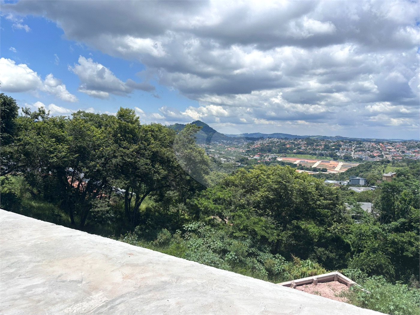 Casa à venda com 4 suítes no condomínio Itapora, Atibaia - SP