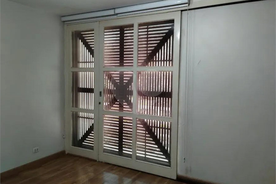 Casa à venda com 3 quartos, sendo 1 suíte,  em Vila Mariana, São Paulo, SP