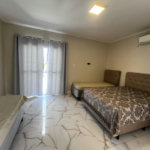 Casa à venda com 8 quartos, sendo 2 suítes, em Flórida, Praia Grande, SP
