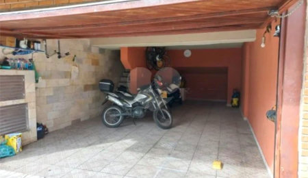 Sobrado à venda com 4 quartos, sendo 1 suíte,  em Santo Antônio, Osasco, SP