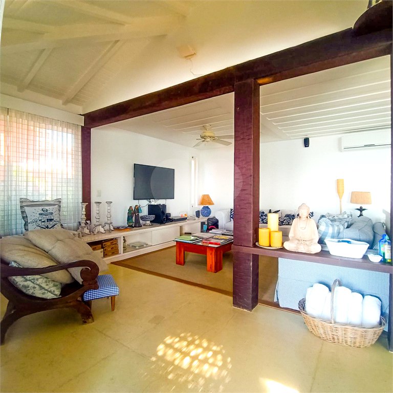 Casa à venda com 5 quartos, sendo 4 suítes, em Manguinhos, Armação dos Búzios, RJ