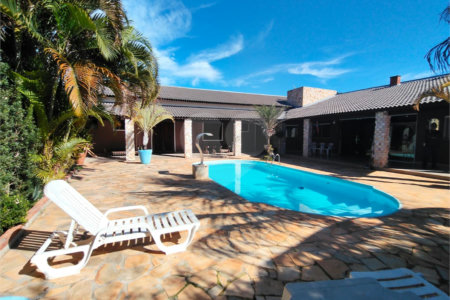 Casa Térrea à venda com 4 quartos, sendo 1 suíte, em Vila Mazzei, Itapetininga, SP