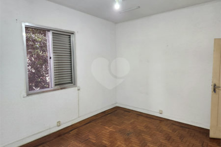 Sobrado à venda com 4 quartos em Vila Dom Pedro I, São Paulo, SP