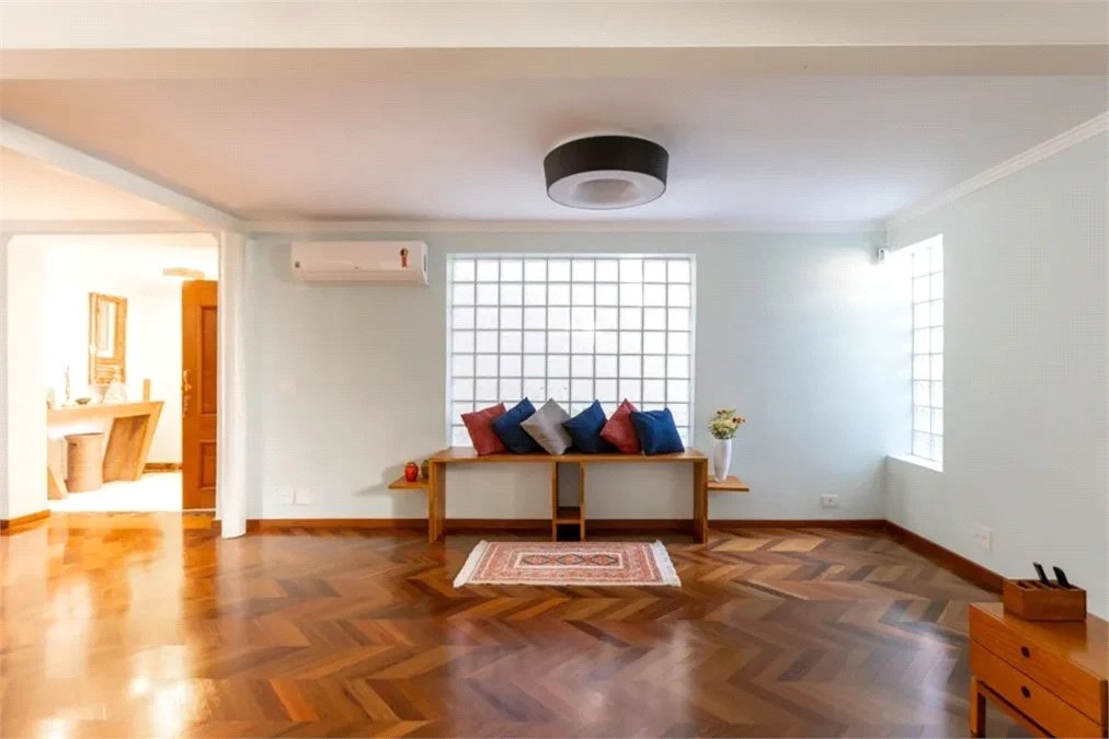 Sobrado à venda com 3 quartos, sendo 2 suítes, em Jardim Leonor, São Paulo, SP