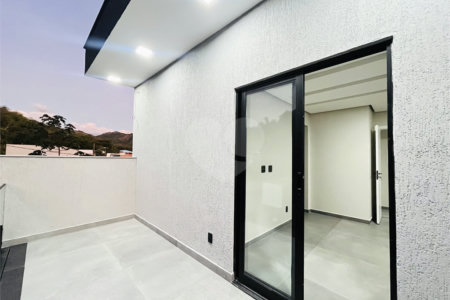Casa à venda com 3 quartos, sendo 1 suíte, no condomínio Vale dos Sonhos 2, Rio de Janeiro - RJ