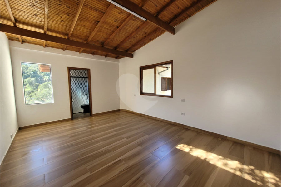 Casa à venda com 5 quartos, sendo 3 suítes, no condomínio Alpes da Cantareira, Mairiporã - SP
