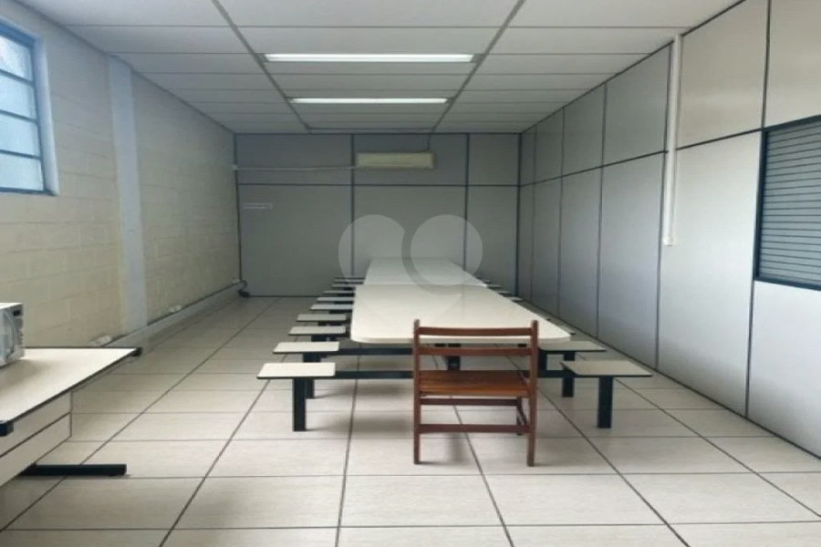 Galpão de 680 M² a 01 km da Rodovia Anchieta.
