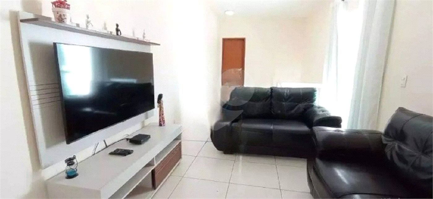 Cobertura à venda com 4 quartos, sendo 2 suítes,  em Algodoal, Cabo Frio, RJ