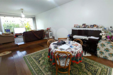 Casa à venda com 6 quartos, sendo 3 suítes, em Jardim Brasil (zona Sul), São Paulo, SP