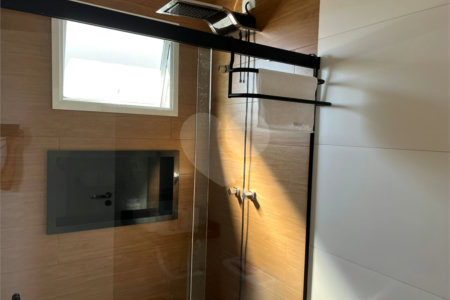 CASA TERREÁ COM 3 SUÍTES EM CONDOMÍNIO EM ATIBAIA