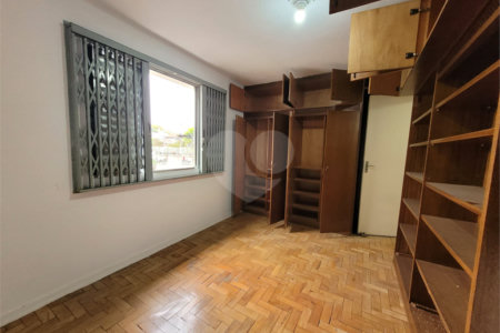 Sobrado à venda com 2 quartos em Jardim Mangalot, São Paulo, SP