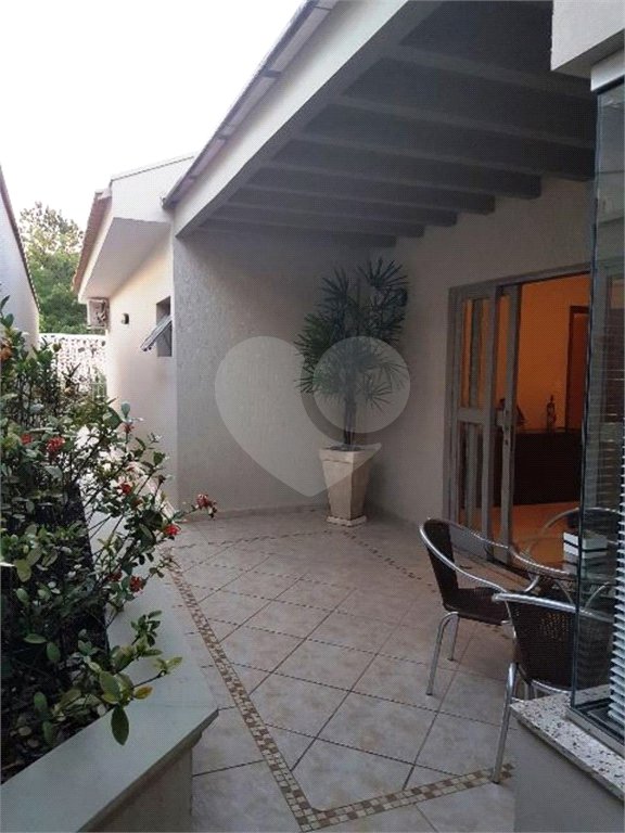 Casa à venda com 4 quartos, sendo 1 suíte, no condomínio Residencial Esplanada, Salto - SP
